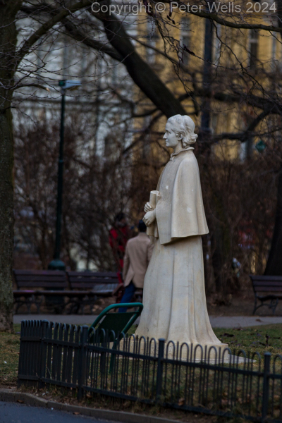 Statue of Eliška Krásnohorská