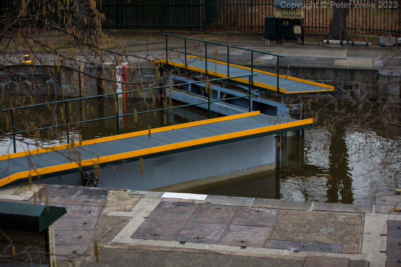 Lock on the sidestream of the river