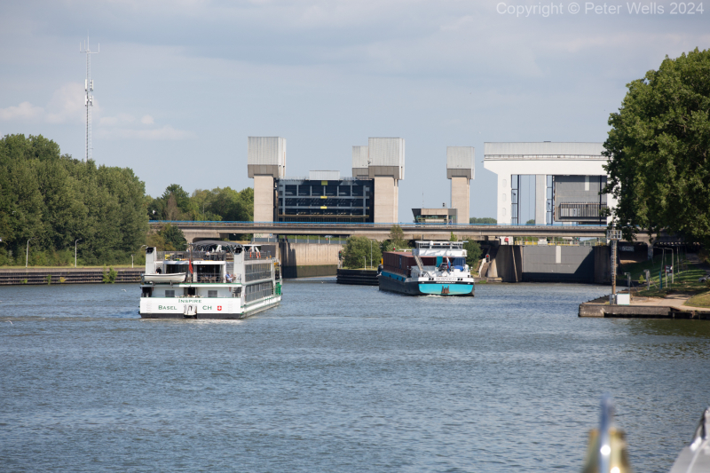 Queing for our first Lock
